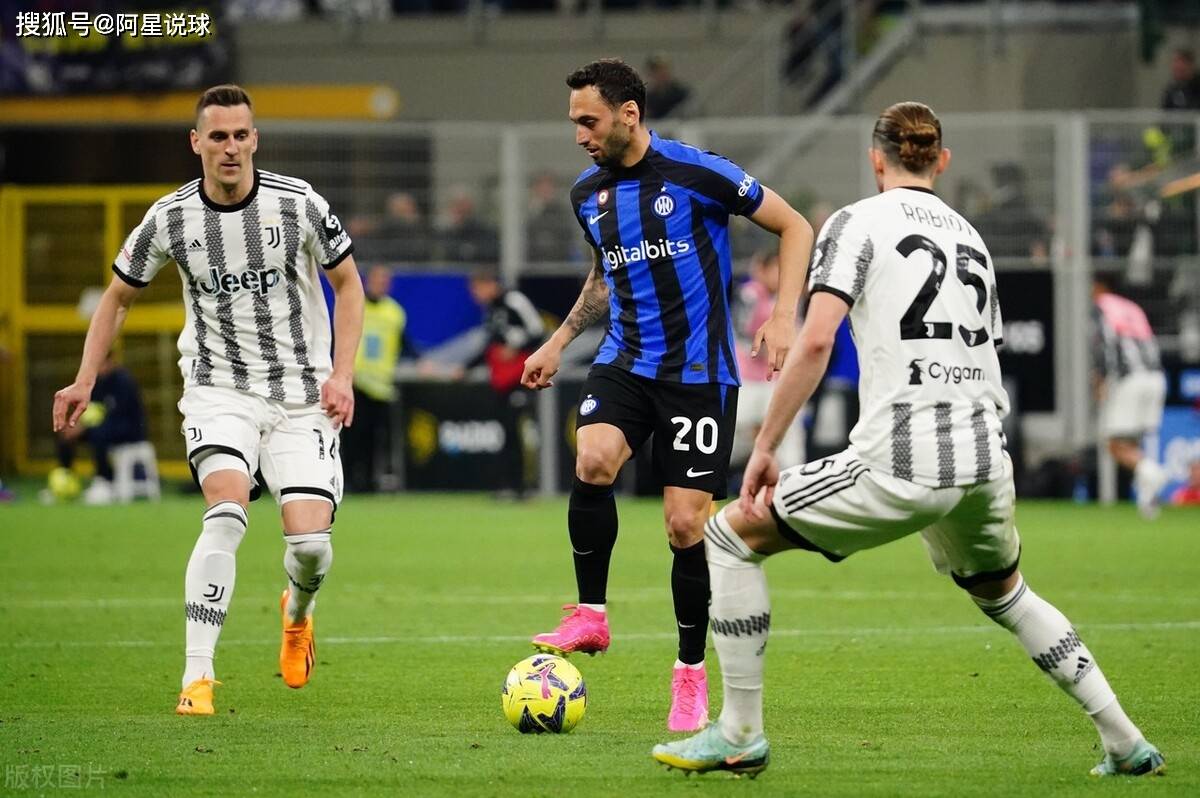 他在接受采 他在接受采