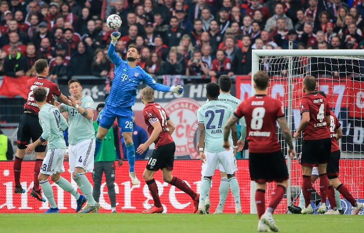 场的出色发 场的出色发